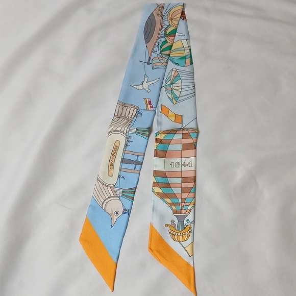 Hermès "Les Folies du Ciel" Silk Twilly - Picture 2 of 4